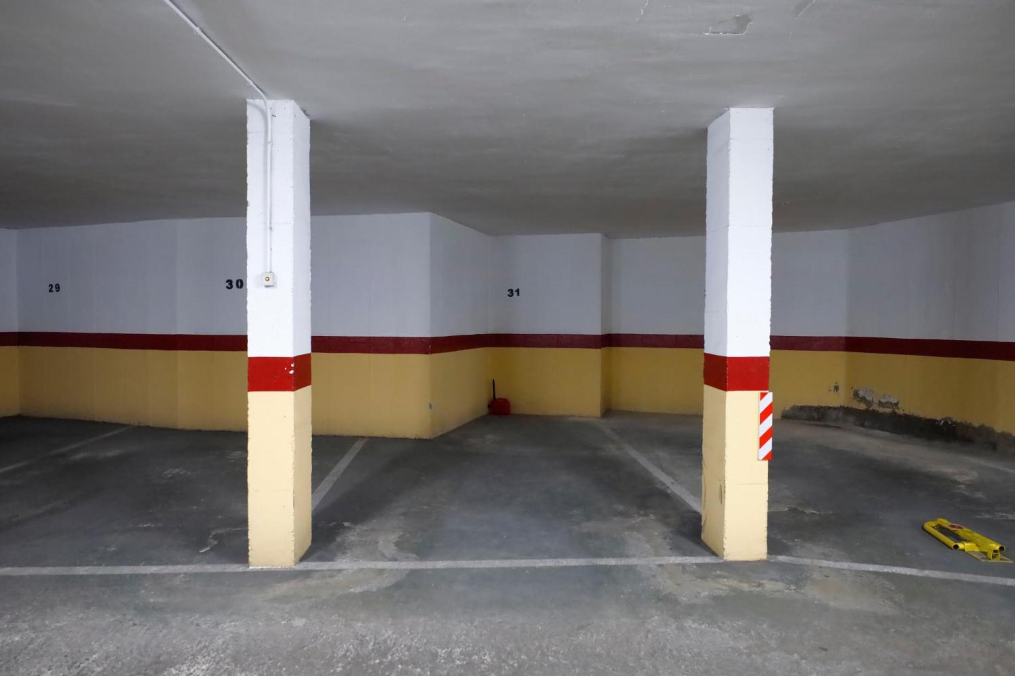 R & T Cordoba Center Apartamentos - Parking Luaran gambar