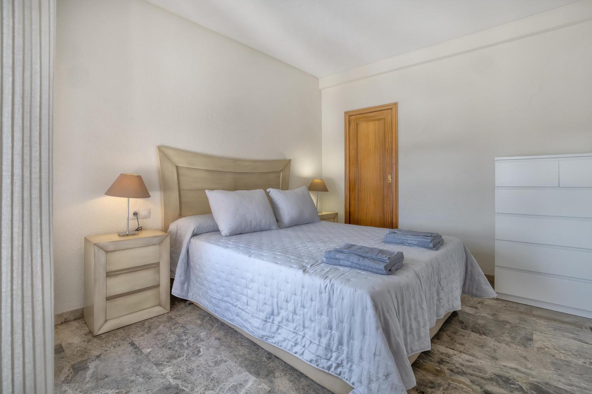 R & T Cordoba Center Apartamentos - Parking Luaran gambar