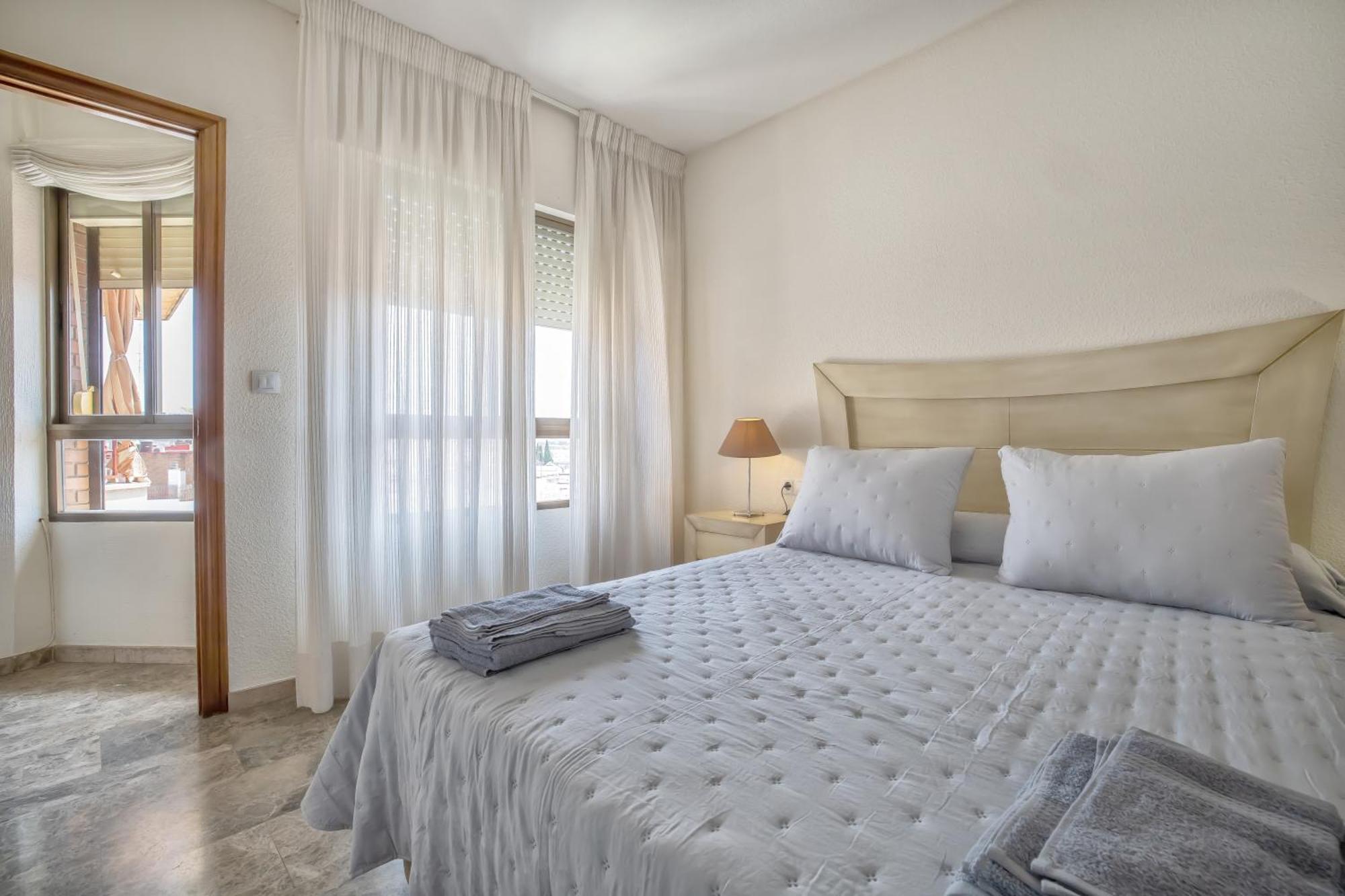 R & T Cordoba Center Apartamentos - Parking Luaran gambar