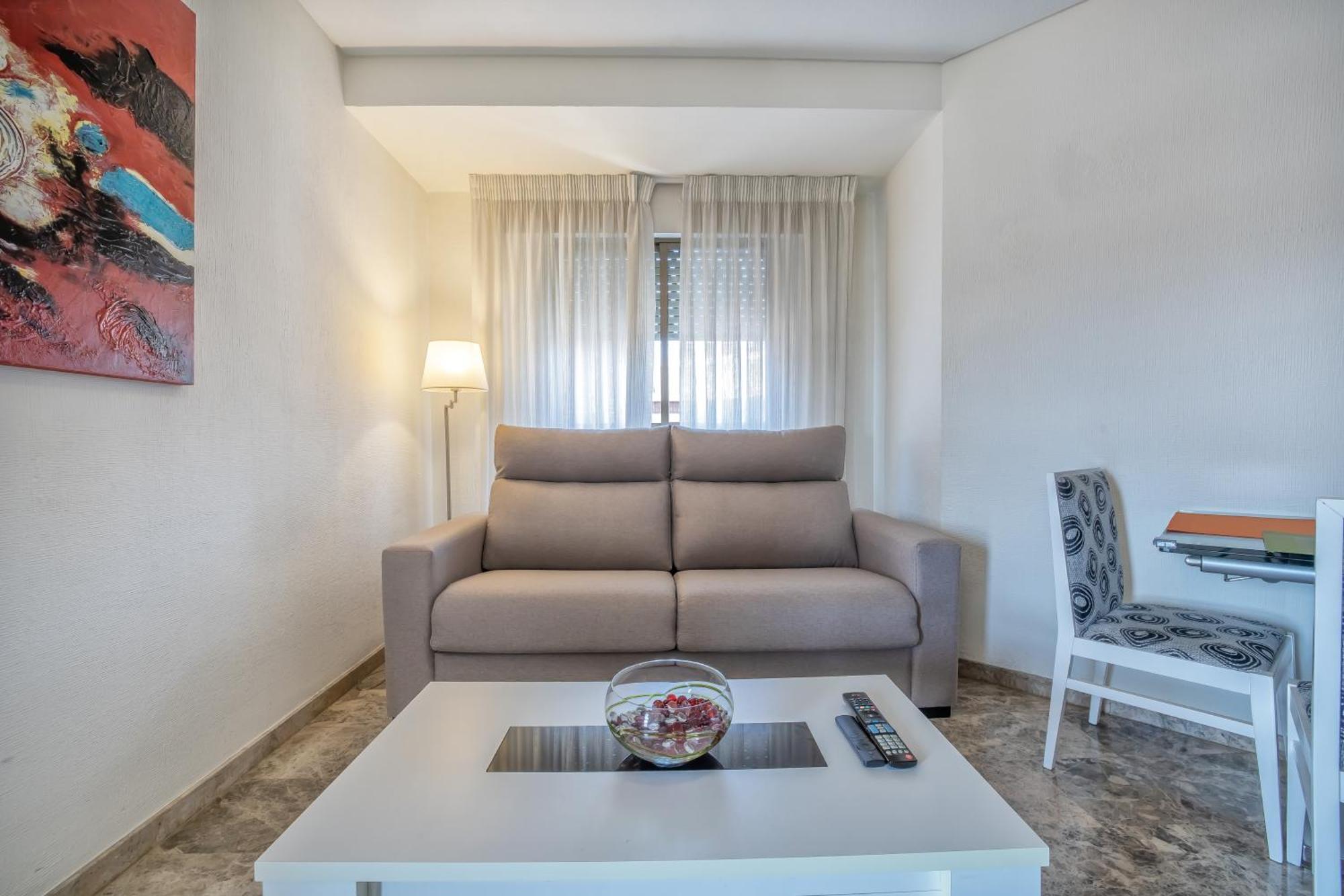 R & T Cordoba Center Apartamentos - Parking Luaran gambar