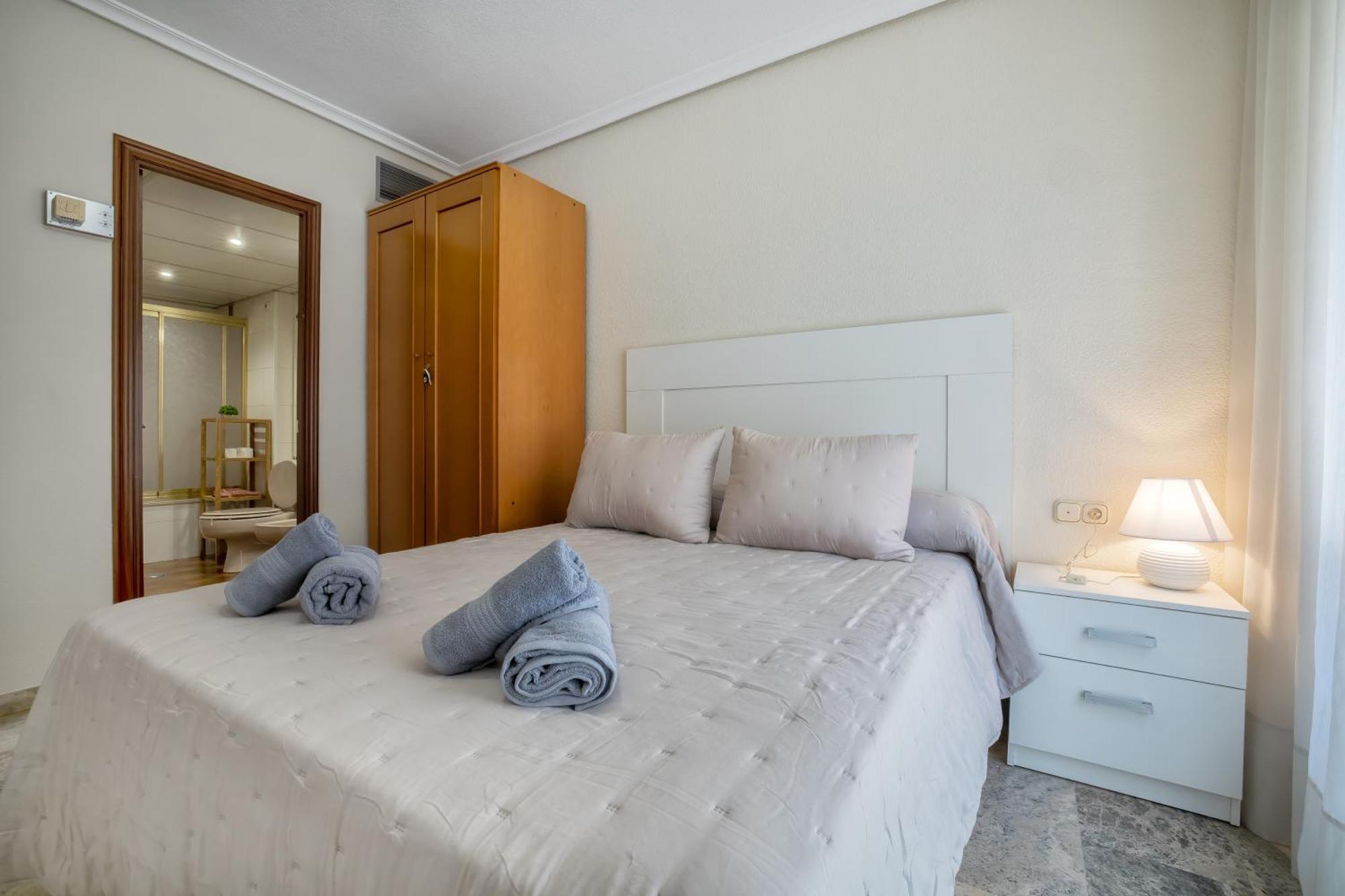 R & T Cordoba Center Apartamentos - Parking Luaran gambar