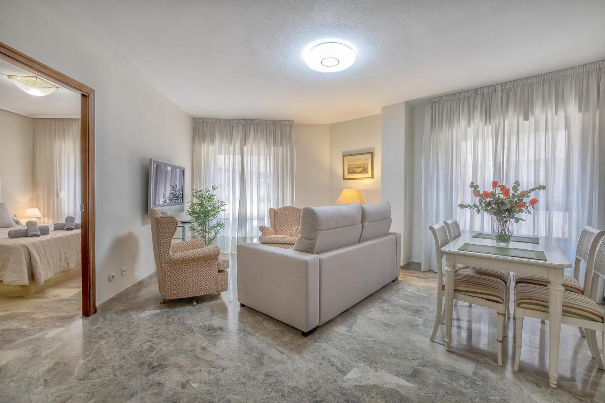 R & T Cordoba Center Apartamentos - Parking Luaran gambar